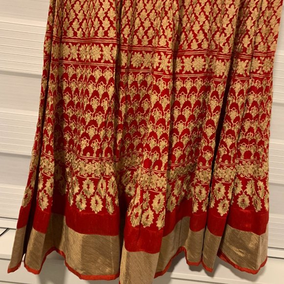 Red Classy Designer gown suit dress - Picture 3 of 6